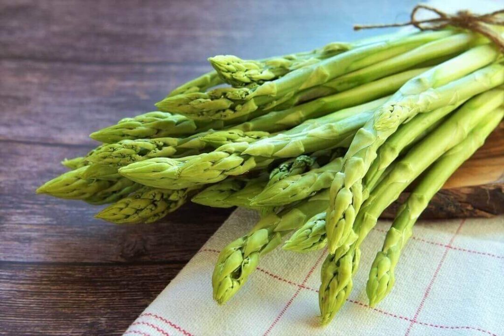 verdura di stagione merzo asparagi